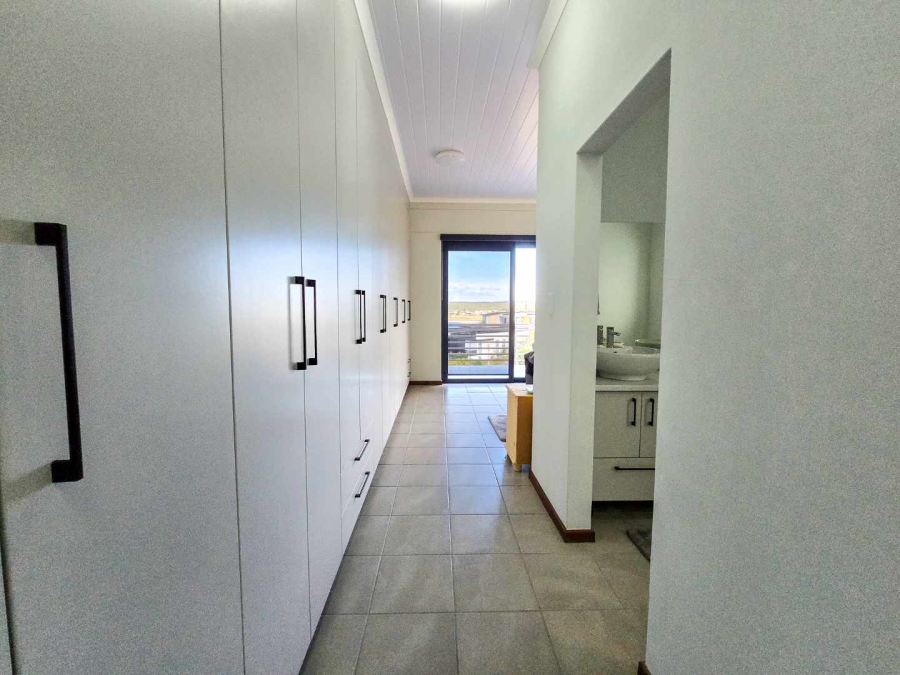 5 Bedroom Property for Sale in Stilbaai Oos Western Cape